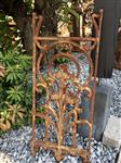 Metalen sierrek, gietijzer roest, art nouveau, rozenrek als landelijke decoratie, wandrek tulp.