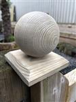 Paal kap hout bescherming met houten bol, sierlijk en fraai !