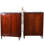 Stel van 2 identieke 2-deurskasten met marmeren blad Frankrijk ca 1830 (No.342050)