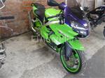 900cc Kawasaki ZX-9R Ninja-motorfiets (VIN: JKAZX900EEA012683)