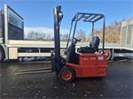 LINDE E12Z-02  3-wieler, Elektrisch, Mast 3F460, B.J. 2000, 4600 uur.