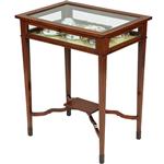 Vitrinetafeltje met ingelegde hulsthouten biezen langs boven- en onderblad (No.351955)