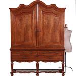 Majestueus kruisvoet kabinet met gewelfde kroon in noten met mahonie visgraat ca 1720 (No.991940)