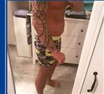 Masseur geeft vrouwgerichte massage Atie