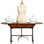 Mahonie met bloemmahonie sidetable of smalle schrijftafel met 2 laden en op- en neerklapbare oren (N