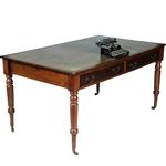 Engelse mahonie schrijftafel met groen  leer en twee laden ca 1880 (No.381260)