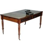 Engelse mahonie schrijftafel met groen  leer en twee laden ca 1880 (No.381260)