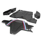 Dit betreft een BMW M5 F90 M8 F91 F92 F93 Carbon motor ruimte kappen set