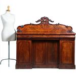 Sideboard met 4 deuren en 3 laden het kroonstuk is afneembaar (No.391120)