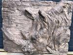 Wandornament woodlook met 3 D afbeelding van een neushoorn, polystone-wood..