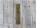 1 Lange deurplaat, messing gepatineerd, ''cova'', gesloten plaat.