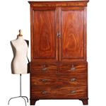 Zeer strak Engels Kabinet in fraaie lichtere mooi verouderde kleur ca 1800 (No.421015)