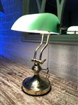 Een prachtige messing-groen glazen banking desk buro lamp