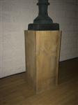 Steigerhouten robuuste zuil 0.5 meter hoog.