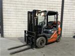 2013 Toyota 8FGF20 LPG heftruck, triplex mast, 434cm, side-shift half cabine