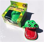 Bijtende krokodil met kiespijn tanden drank spel drankspel