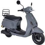 GTS Toscana Pure E5De scooter is standaard voorzien van een afsluitbaar handschoenenkastje, opklapba