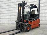 2001 Linde E25 elektrische heftruck, 2500kg, free-lift, side-shift, vorkenspreider 320cm