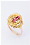 Gouden ring met robijnen