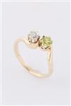 Gouden slag ring met een peridoot en briljant