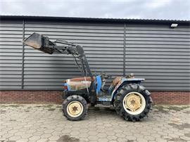 iseki TA325 32 PK minitractor + frontlader opknapper