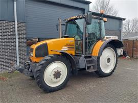 Renault Ares  610 RX met Fronthef en pto