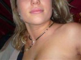 Onblusbare hete dame