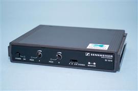 Sennheiser SI-1015 2 kanaals breedbandzender | 2.3 - 2.8 Mhz — Cosmetische staat: B - Technische sta