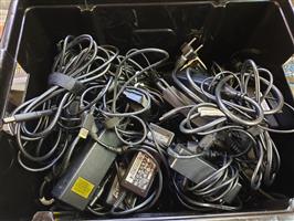 [36]  (+/-23 stuks) adapters voor laptops te koop!