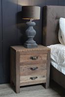 Oud houten nachtkastje 3 lades 50x35x60 cm