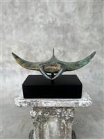 sculptuur, NO RESERVE PRICE - Sculpture of a Manta Ray on stand, made of Patinated colored bronze - 