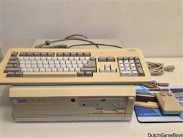 Amiga 4000 040 - Picasso II / SCSI-II / Ethernet - Recapped
