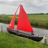 Vikingraider boot  fluistermotor zeilen roeien