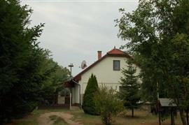 Woning  in Kunszállás met  25.000 m2 grond.