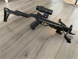 Kruisboog met red dot laser en scope