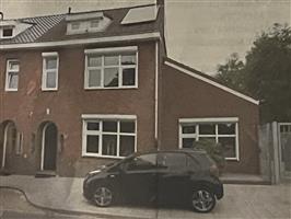 Halfvrijstaande woning met bedrijfsruimte 