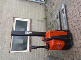 BT Toyota SWE 080 L Dubbelstock Freelift Stapelaar