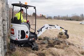 Bobcat E17z met gratis CW05 snelwissel en 3 bakken