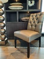 Luxe stoel met capitons