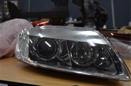 Org. Audi Q7 voorlichtunit rechts.Q7 Koplamp A89312900