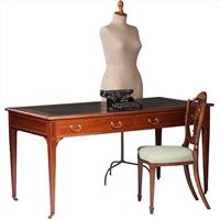 Engelse strakke schrijftafel Maple  & Co ca 1910 met groen leer ingelegd (No960435)