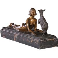 Art Deco beeld Joseph D Aste (1881-1945) jonge vrouw met een bokje brons gepatineerd en verguld (No