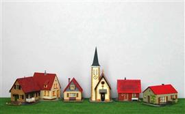 1 kerk, 5 Huisjes  H0/HO [NX19]
