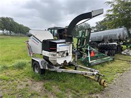 Schliesling houtversnipperaar 400 ZX op onderstel