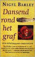 DANSEND ROND HET GRAF