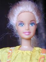 DF pop in zomerjurk. Als Barbie [POP51]