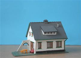 Huisje met tuinpoort H0/HO  [NH733]