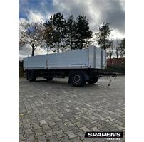 Schwarzmüller aanhanger met kleppen . / landbouw wagen platte kar