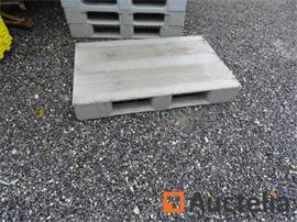 2 PVC pallets
