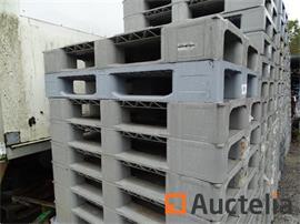 5 PVC pallets